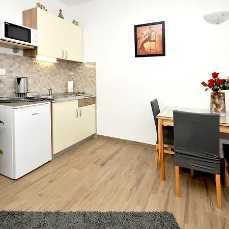 Josip شقة تروغير