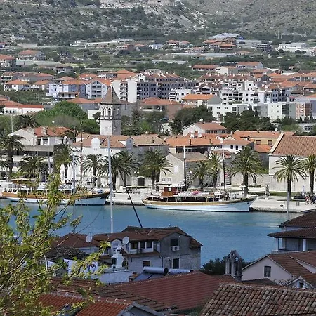 شقة Josip تروغير