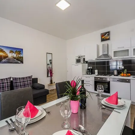 Josip Апартаменты *