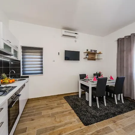 Апартаменти Josip